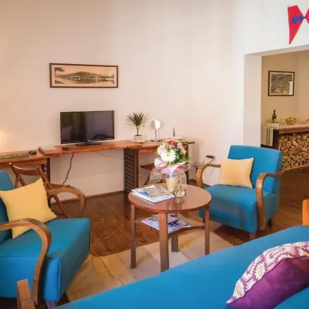 Four-bedroom Holiday In Metković