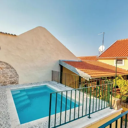 Four-bedroom Holiday In Nyaraló Metković