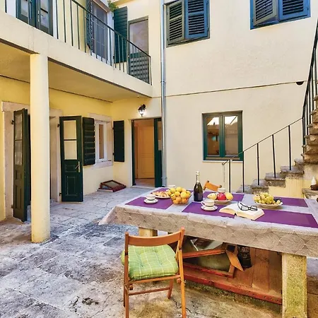 Four-bedroom Holiday In Metković