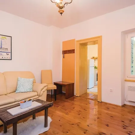 Nyaraló Four-bedroom Holiday In Metković
