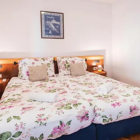 Nyaraló Four-bedroom Holiday In
